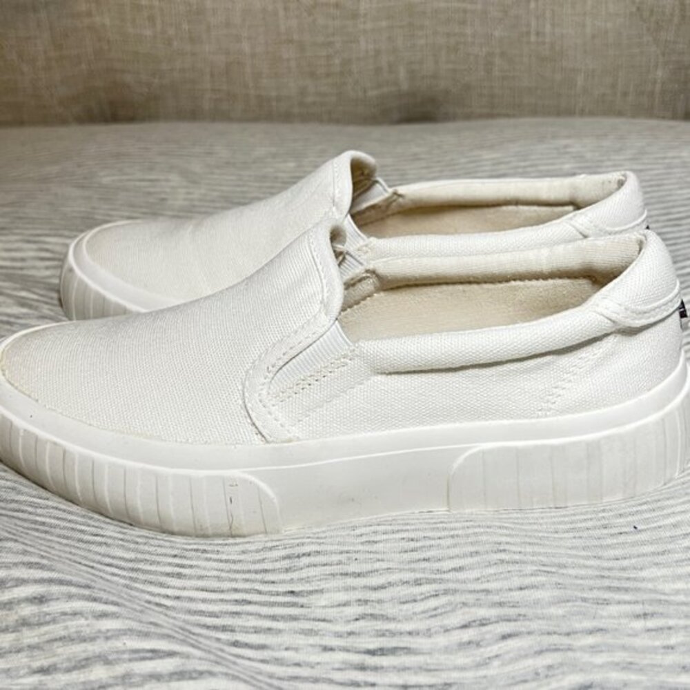 NWOT • Steve Madden Women's Swiftly Skate Shoe • Size 6.5 • *Never Worn*